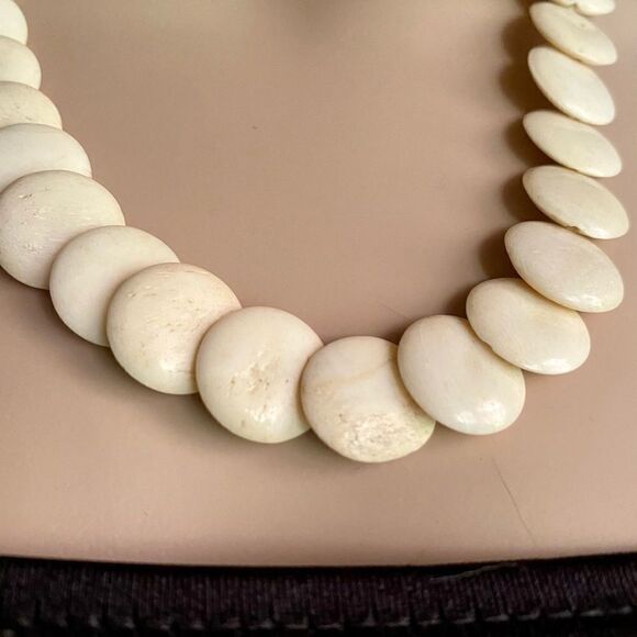 Vntg Natrl Bone Wafer Disc Necklace - Picture 2 of 3